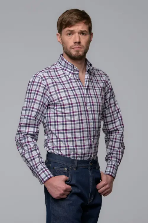 Koszula button down, w fioletową kratę, bawełniana - na modelu, z boku