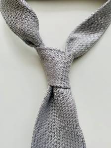 Krawat z grenadyny szaro-perłowy jedwabny - Zack Roman