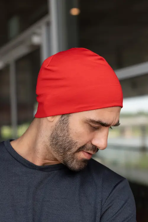 Czapka sportowa Expedition Extra Warm z wełny merino, czerwona, 283 gr - na modelu z bliska