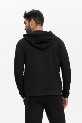 Bluza dresowa z bawełny organicznej Tony, czarna - na modelu, tył