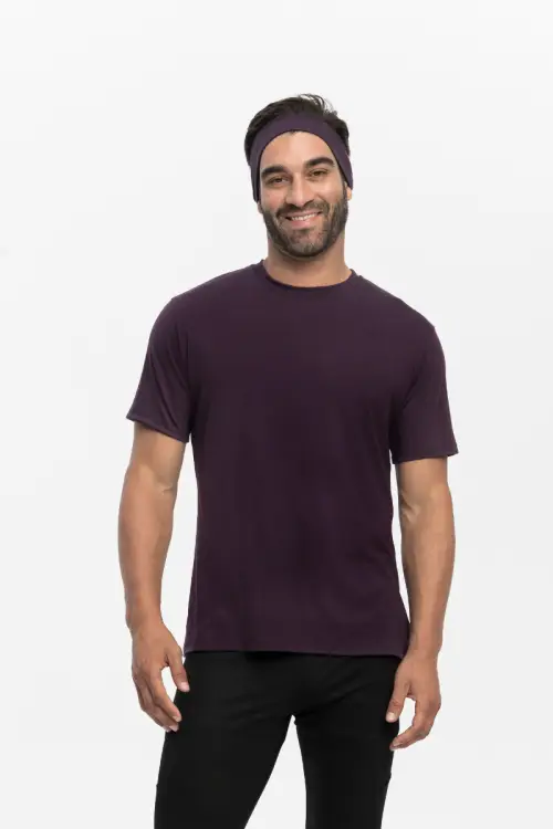 T-shirt sportowy z wełny merino, fioletowy - na białym tle
