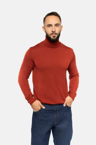 Golf z wełny merino, rudy - na modelu, do jeansów