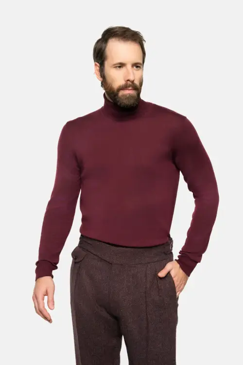 Golf z wełny merino, bordowy - na modelu, do brązowych spodni