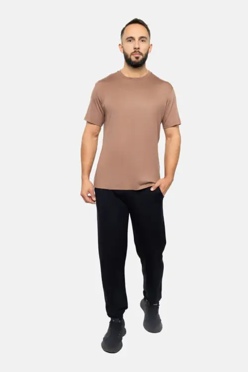 T-shirt sportowy z wełny merino 195, beżowy - cała sylwetka