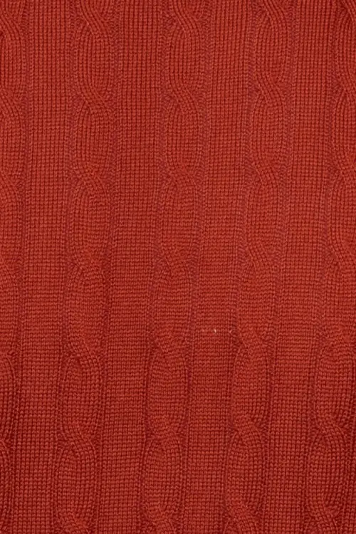 Sweter warkoczowy z wełny merino, rudy - splot z bliska