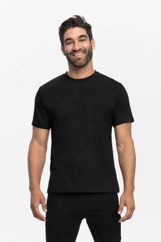 Czarny t-shirt męski z wełny merino na modelu, widok z przodu
