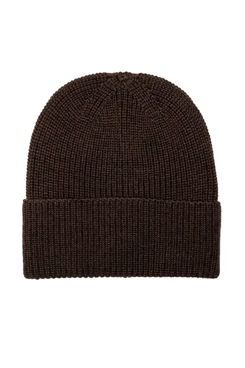 Czapka z wełny merino, brązowa - na białym tle