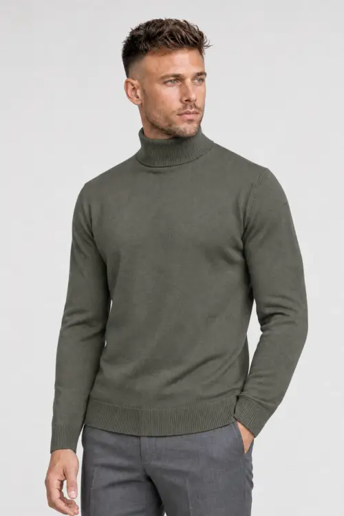 Golf męski khaki ZackRoman widok z boku -dopasowany krój slim fit, wysoki kołnierz i ściągacz przy rękawie