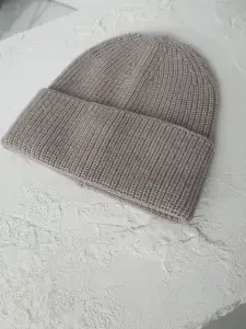 Czapka z wełny merino, beżowa