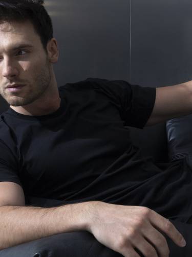 tshirt-merino-czarny-zack-roman-kadr-2.jpg