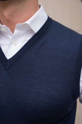 Granatowa kamizelka z wełny merino cashwool
