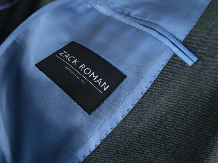 Wnętrze marynarki Cheviot z błękitną podszewką i metką Zack Roman