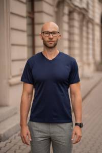 Granatowy T-shirt V-neck - Zack Roman