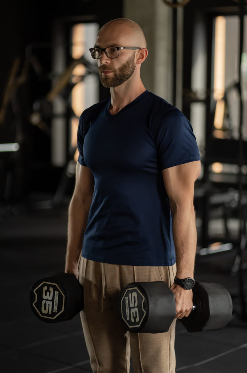 Granatowy T-shirt V-neck - Zack Roman