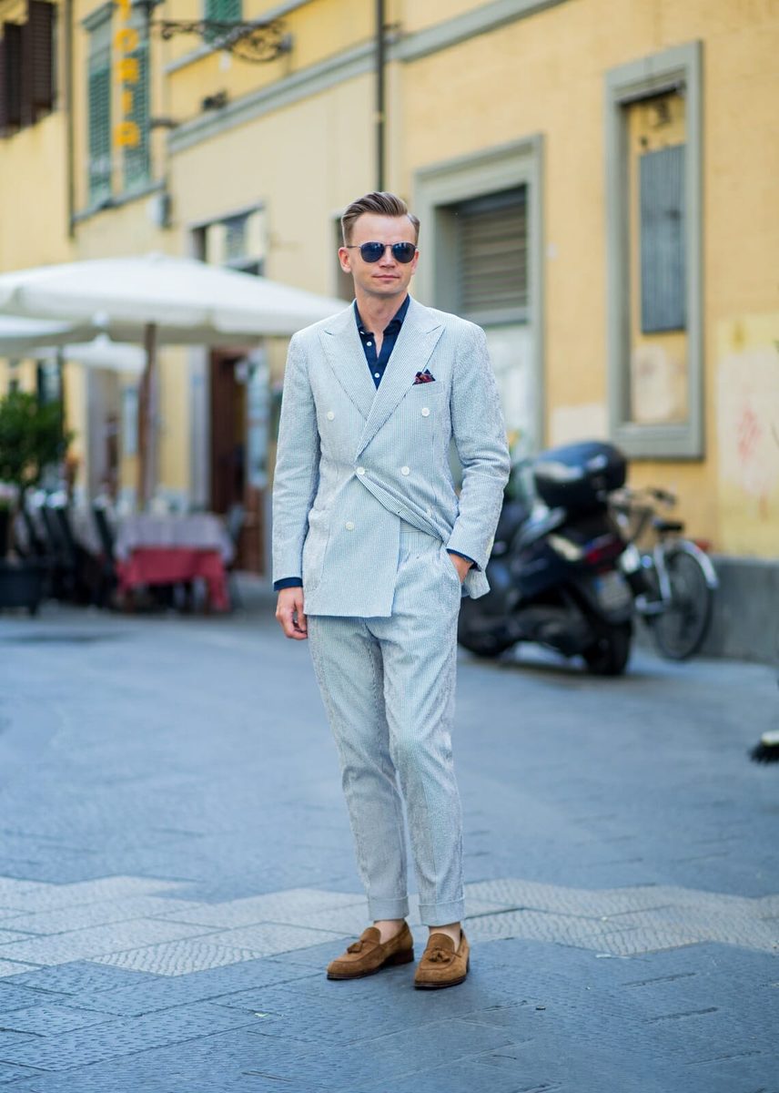 Roman Zaczkiewicz na targach Pitti Uomo we Florencji, w garniturze z seersuckera