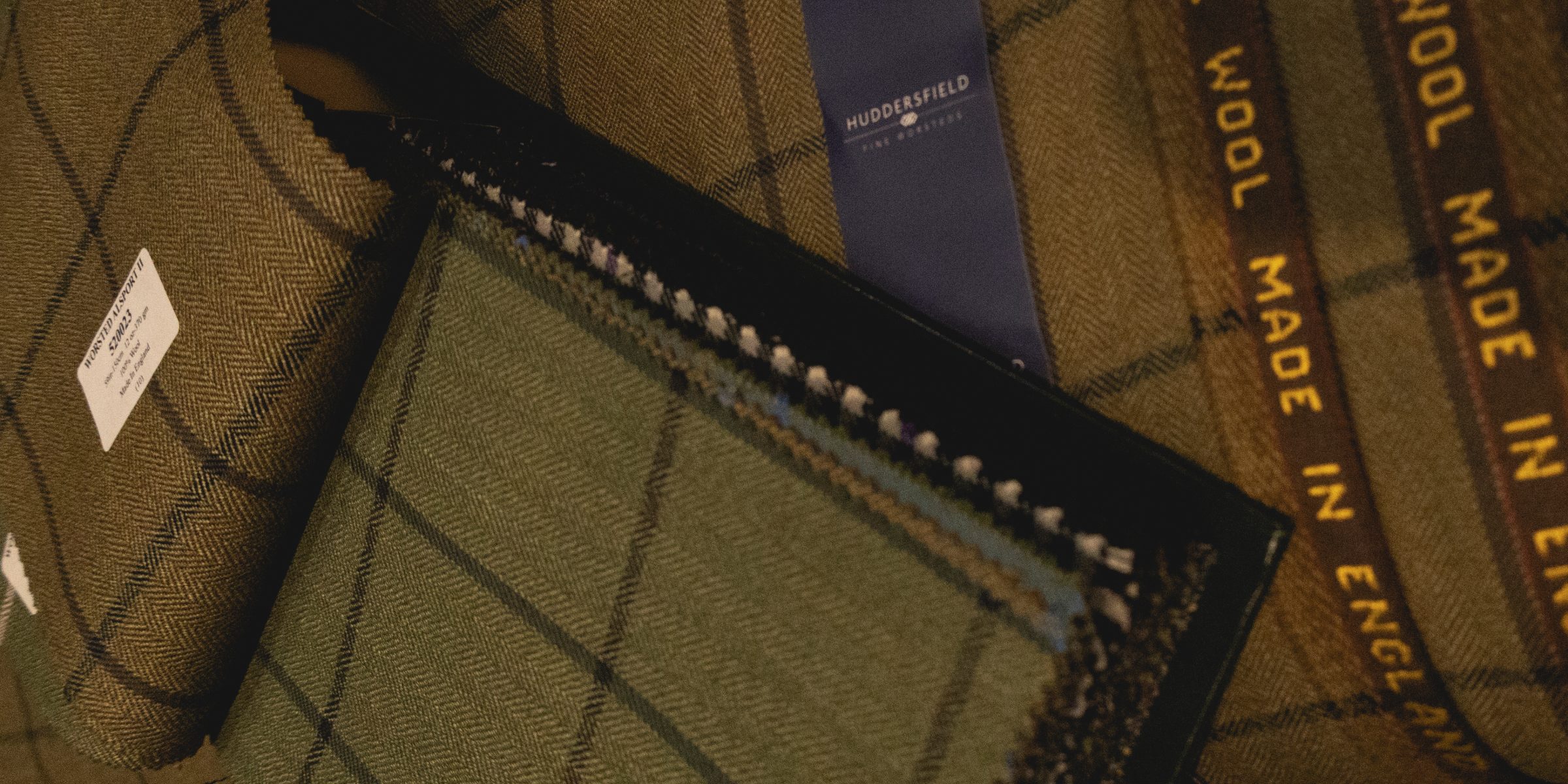 Tkanina w kratę Alsport z napisem All wool made in England